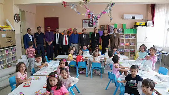 Başkan Akdenizli'den Öğrencilere Kırtasiye Desteği