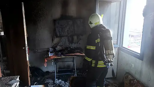 PATLANGIÇ'TA EV YANGINI KORKUTTU