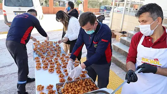 İsmail Akkaya için lokma dağıtıldı 