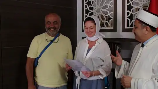 UKRAYNALI YULİA FETHİYE'DE MÜSLÜMAN OLDU