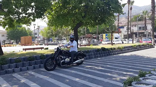 Eski Devlet Bakanı Kürşat Tüzmen Fethiye'de