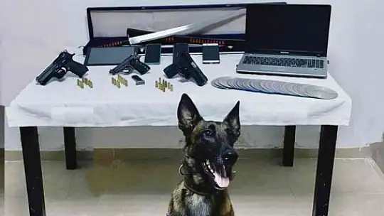 6 ayrı suçtan aranıyordu, Samuray kılıçla yakalandı