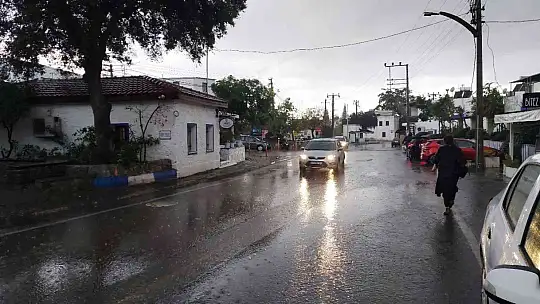 600 bin lira değerindeki yelkenli tekne karaya oturdu
