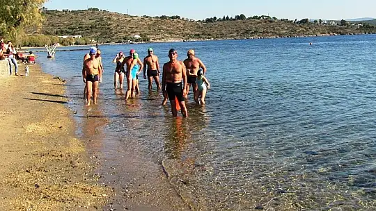 64 yaşındaki yüzücü 11 ayda 1 milyon metre kulaç attı