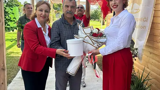 Alzheimer Derneği'nde anlamlı kutlama