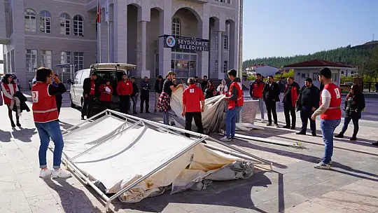 KIZILAY, SEYDİKEMER'DE AFET GÖNÜLLÜLERİ YETİŞTİRİYOR