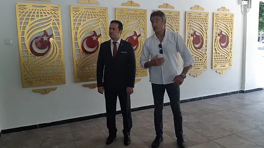 Eski Devlet Bakanı Kürşat Tüzmen Fethiye'de