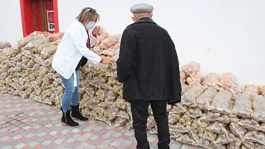 CHP, soğan ve patates dağıttı
