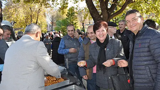 Şehitlerin hayrına lokma dağıtıldı