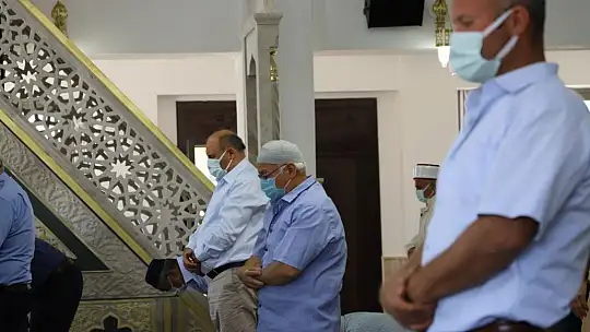 Yapımı tamamlanan Gerişburnu Şehitler Camii'de ilk Cuma Namazı kılındı