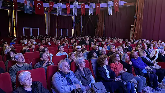 TÜRK SANAT MÜZİĞİ KOROSU, SEYİRCİDEN TAM NOT ALDI