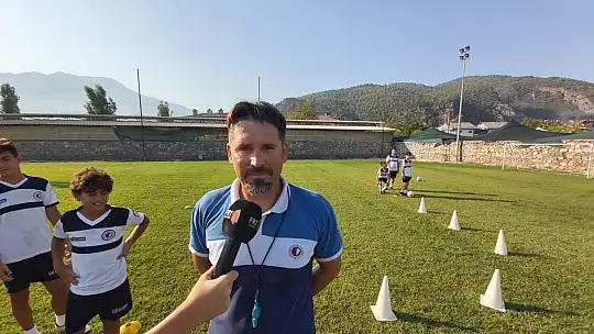 Antrenör genç, 'Türk gençliğine yaraşır şekilde bir futbolcu yetiştirmeye uğraşıyoruz'