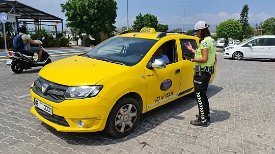 Ticari Taksiler Sivil ve Resmi Polisler Tarafından Denetlendi