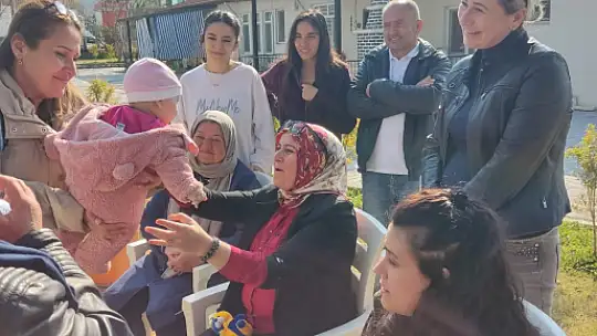 İYİ PARTİ YÖNETİM KURULUNDAN DEPREMZEDELERE ZİYARET