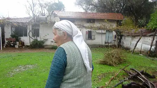 82 yaşındaki Fedai amca yanan ormanlar için şiir yazdı