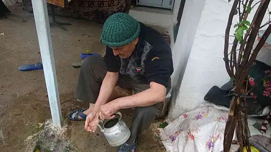 82 yaşındaki Fedai amca yanan ormanlar için şiir yazdı