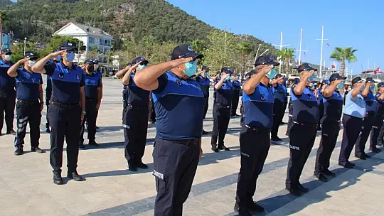 Fethiye Zabıta Ekipleri Atatürk Anıtına Çelenk Sundu