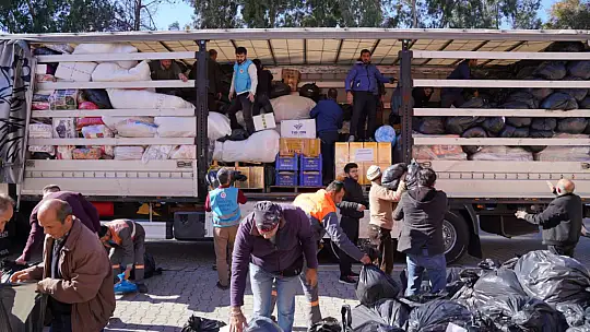SEYDİKEMER'DE TOPLANAN YARDIMLAR DEPREM BÖLGESİ İÇİN YOLDA