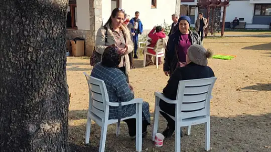 İYİ PARTİ YÖNETİM KURULUNDAN DEPREMZEDELERE ZİYARET