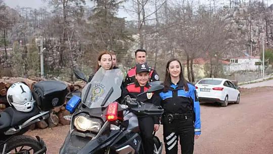 9 yaşındaki Yağmur'un polis olma hayalini gerçekleştirdiler