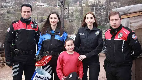 9 yaşındaki Yağmur'un polis olma hayalini gerçekleştirdiler