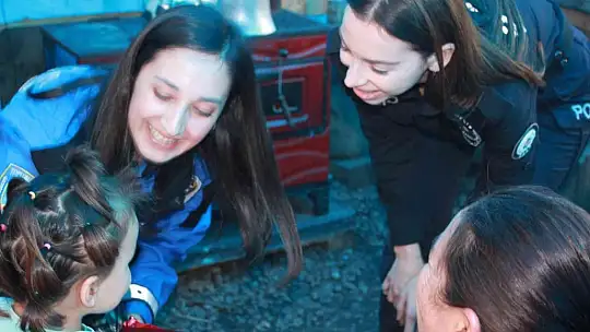 9 yaşındaki Yağmur'un polis olma hayalini gerçekleştirdiler