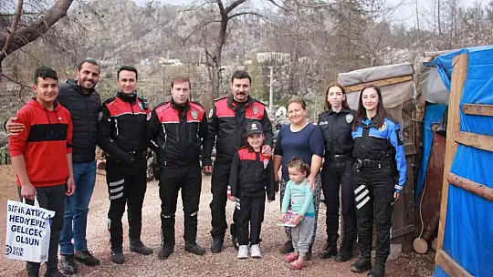 9 yaşındaki Yağmur'un polis olma hayalini gerçekleştirdiler
