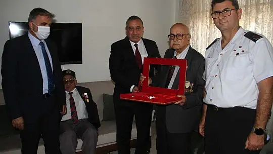 94 Yaşındaki Kore Gazisini Sevindiren Ziyaret