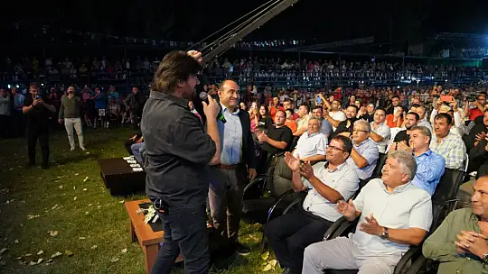 Ahmet Şafak Sevilen Şarkılarını Seydikemer'de Seslendirdi 