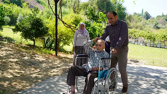 Başkan Akdenizli, İhtiyaç Sahibi Vatandaşların Yanında Olmaya Devam Ediyor