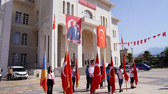 101 Yıllık Destan Gururla Kutlandı