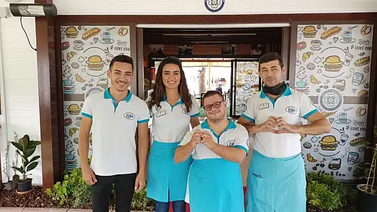 'Sen De Gel Down Cafe' misafirlerini bekliyor