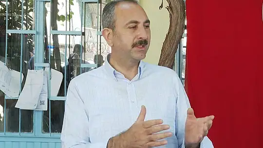 Adalet Bakanı Gül: 'Yanan alanlara tek bir çivi çakılmasına izin vermeyeceğiz'