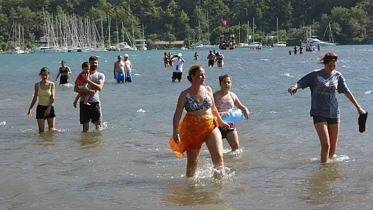 Afet bölgesine yerli turist desteği