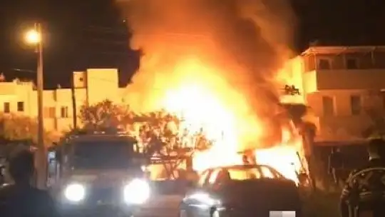 Ahır, alev topuna döndü