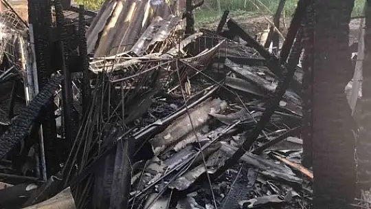 Ahır, alev topuna döndü