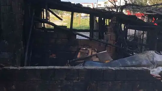 Ahır, alev topuna döndü