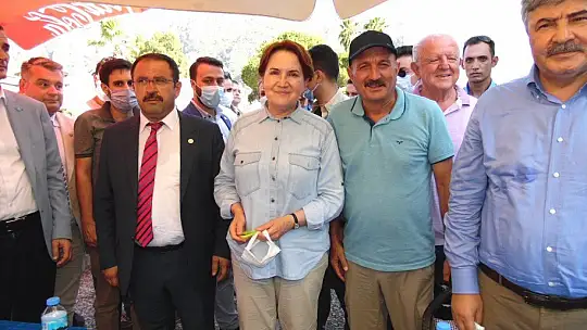 Akşener: 'Biz Behçet Başkanla hiç ayrılmadık ki!'