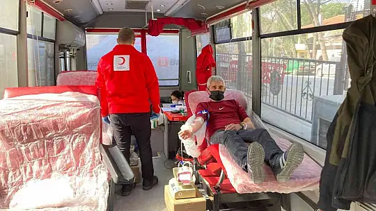 Alev savaşçıları kan bağışladı