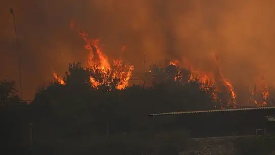 Alevler Milas'ta bulunan termik santrale ilerliyor