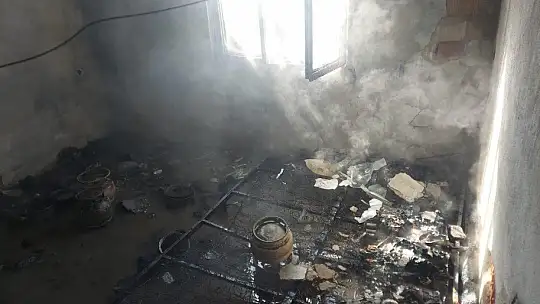 Alevlerin arasından itfaiye ekipleri kurtardı