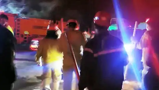 Alevlerin tehdit ettiği bölge tahliye edildi