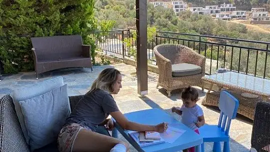 Alışveriş için gittiği markette asansör boşluğuna düştü