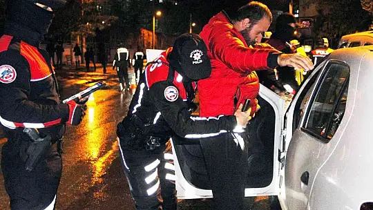 Alkollü sürücü üflememek için direndi