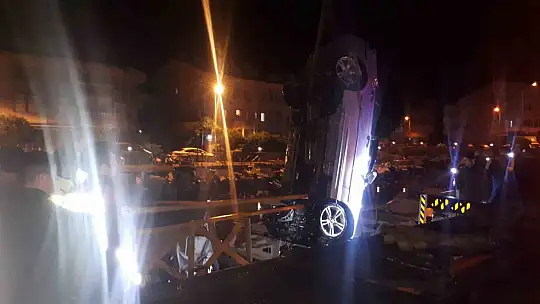 ALKOLLÜ SÜRÜCÜNÜN KULLANDIĞI OTOMOBİL DEREYE UÇTU: 2 ÖLÜ, 2 YARALI