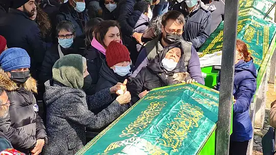 Almanya'da yangında ölen anne ve 3 çocuğu gözyaşlarıyla toprağa verildi