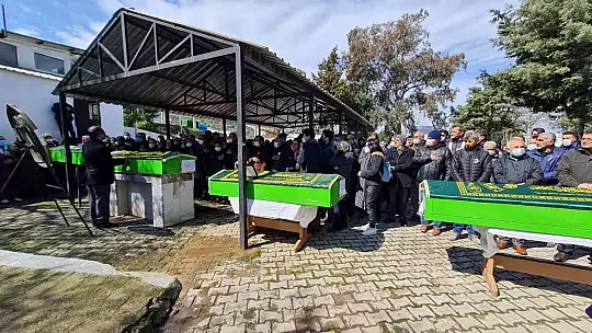 Almanya'da yangında ölen anne ve 3 çocuğu gözyaşlarıyla toprağa verildi