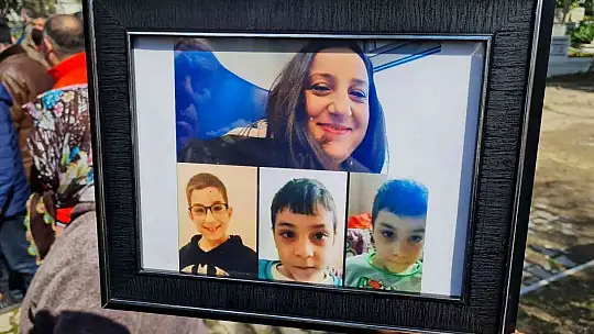 Almanya'da yangında ölen anne ve 3 çocuğu gözyaşlarıyla toprağa verildi