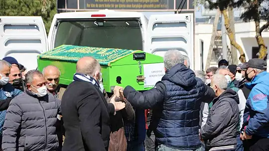 Almanya'da yangında ölen anne ve 3 çocuğu gözyaşlarıyla toprağa verildi