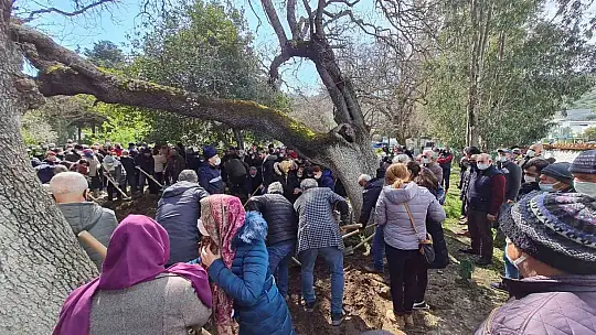 Almanya'da yangında ölen anne ve 3 çocuğu gözyaşlarıyla toprağa verildi